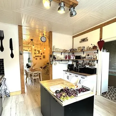 Homestay Superb Location Near The Beaches !